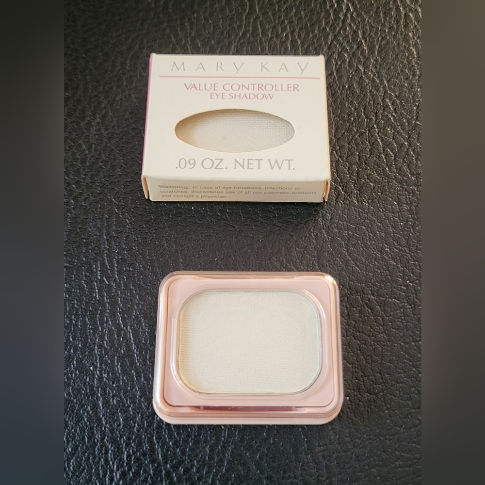 NIB Vintage Mary Kay Eye Shadow Color: Oyster Shell 0014 .1oz Apply Wet or Dry